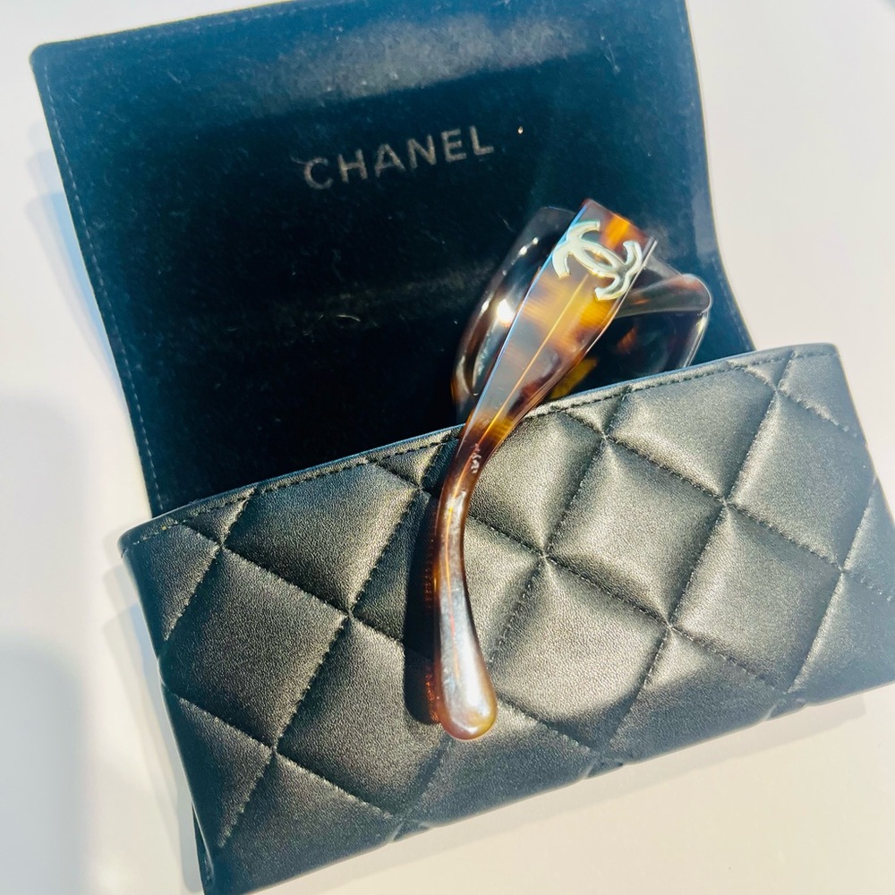 CHANEL Brown Tortoise Sunglasses - Picture 6 of 13